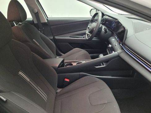 Used 2025 Hyundai Elantra SEL image 21