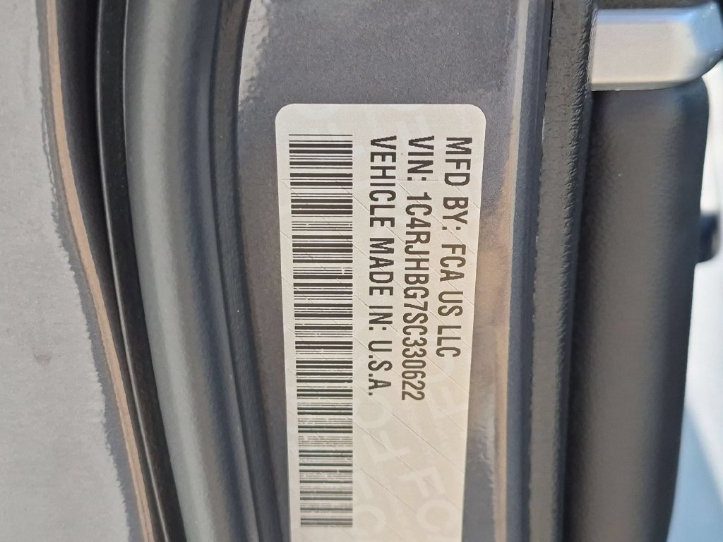 Used 2025 Jeep Grand Cherokee Limited AWD/4WD image 32