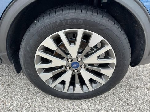 Used 2020 Ford Escape Titanium FWD image 7