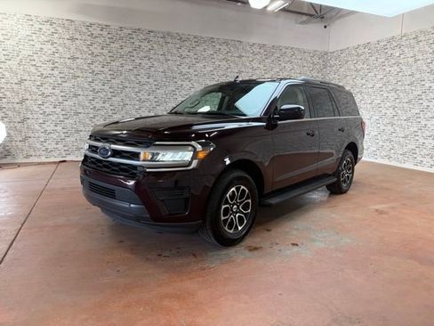 Used 2024 Ford Expedition XLT image 3