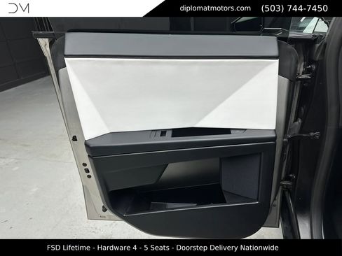 Used 2024 Tesla Cybertruck AWD Crew Cab image 26