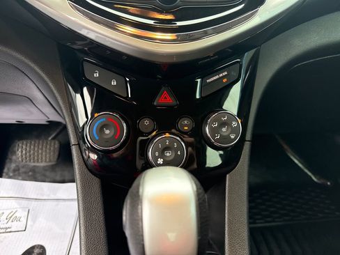 Used 2020 Chevrolet Sonic LT w/ Convenience Package image 23