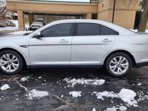 Used 2010 Ford Taurus SEL image 6