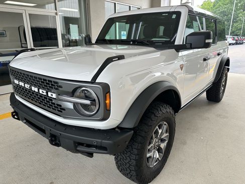 Certified 2024 Ford Bronco Badlands AWD/4WD image 3