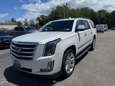 Used 2017 Cadillac Escalade ESV Premium Luxury AWD/4WD image 2