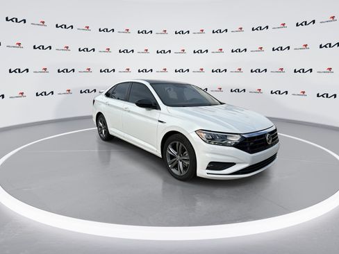 Used 2021 Volkswagen Jetta R-Line w/ R-Line Cold Weather Package FWD image 2