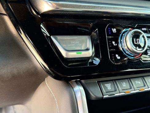 Used 2025 GMC Sierra 3500 Denali Ultimate image 7