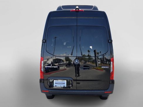 Used 2024 Mercedes-Benz Sprinter 2500 image 4