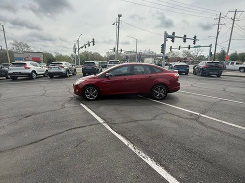 Used 2014 Ford Focus SE w/ Equipment Group 201A image 8