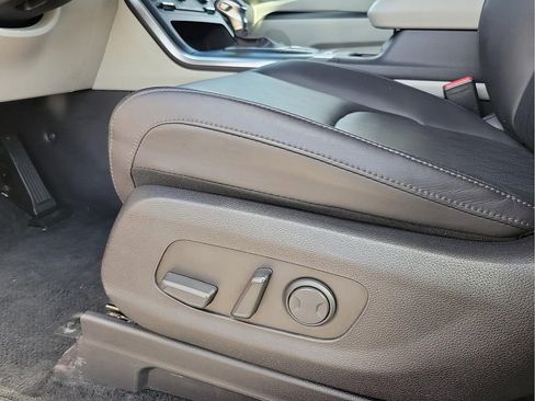 Used 2024 Kia Carnival LX image 13