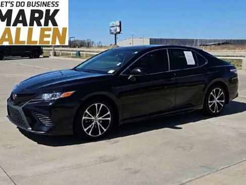Used 2020 Toyota Camry SE image 4