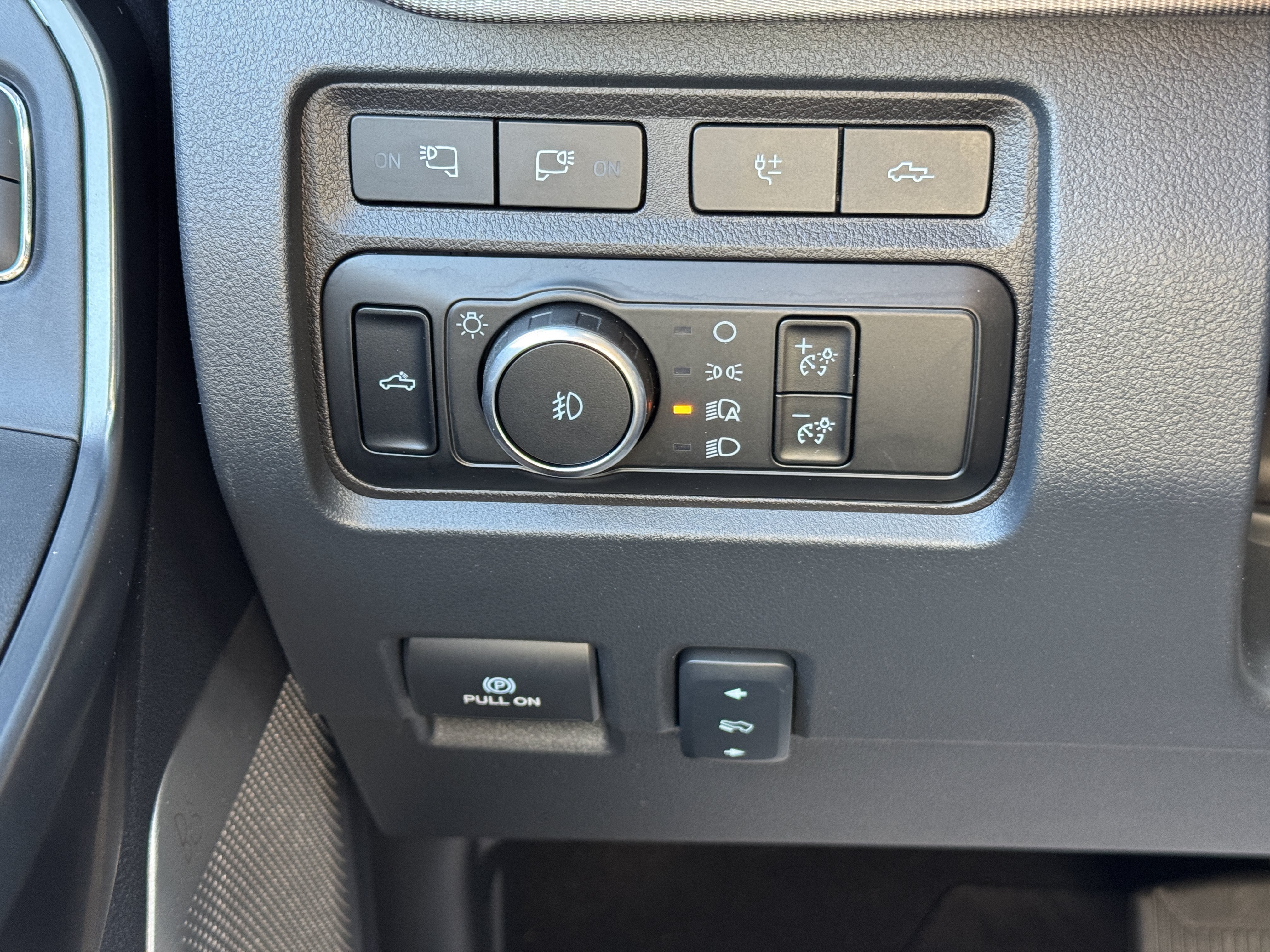 Used 2024 Ford F350 Platinum AWD/4WD image 23