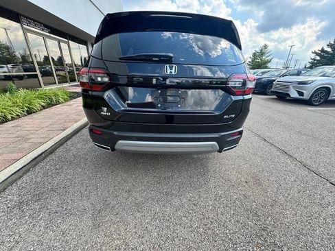 Used 2025 Honda Pilot Elite image 3