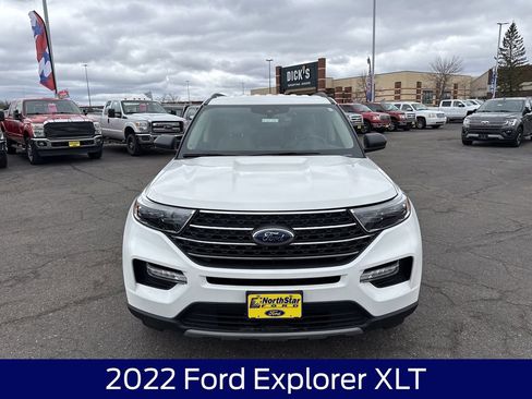 Used 2022 Ford Explorer XLT AWD/4WD image 4