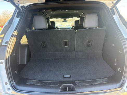 Used 2024 Buick Enclave Premium image 4