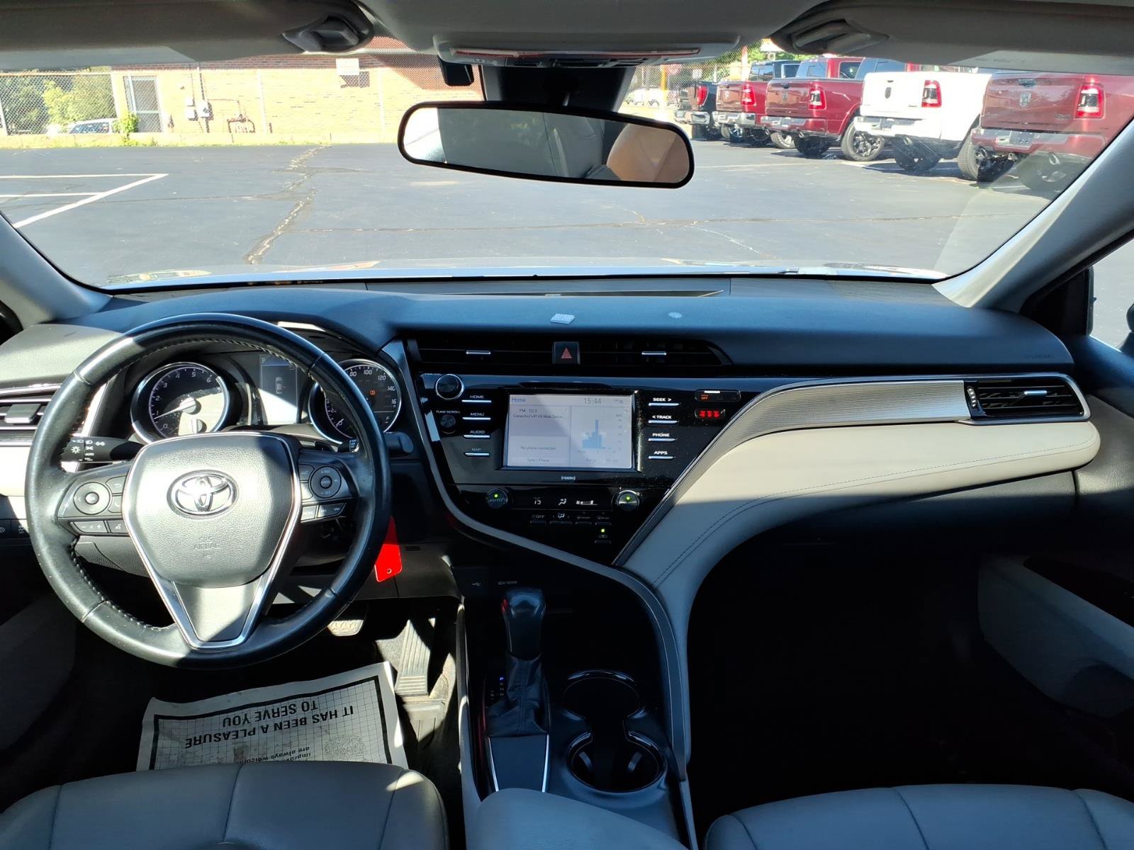 Used 2020 Toyota Camry SE FWD image 11