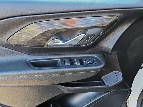 Used 2024 GMC Terrain SLE image 13