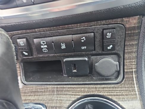 Used 2017 GMC Acadia Limited SLT image 12