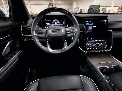 Used 2024 GMC Acadia Denali w/ Super Cruise Package image 5