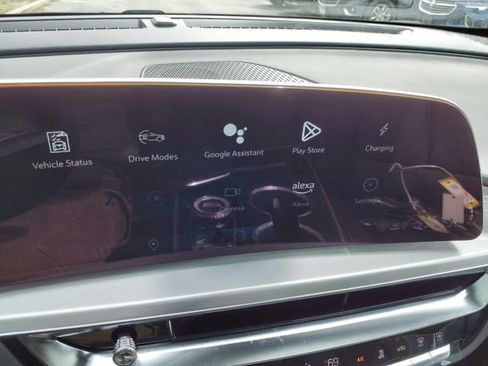 New 2025 Cadillac Lyriq Luxury image 30