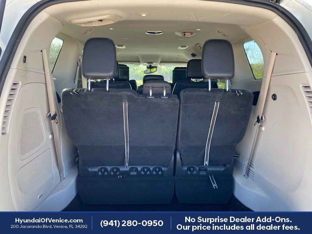 Used 2022 Chrysler Pacifica Touring-L w/ Uconnect Theater Family Group FWD image 21