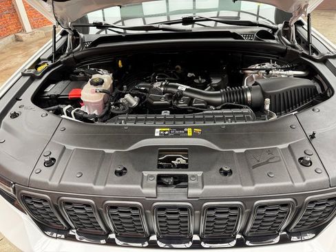 Used 2023 Jeep Grand Cherokee Altitude image 27