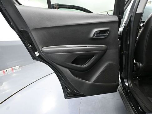Used 2019 Chevrolet Trax LT w/ LT Convenience Package image 30