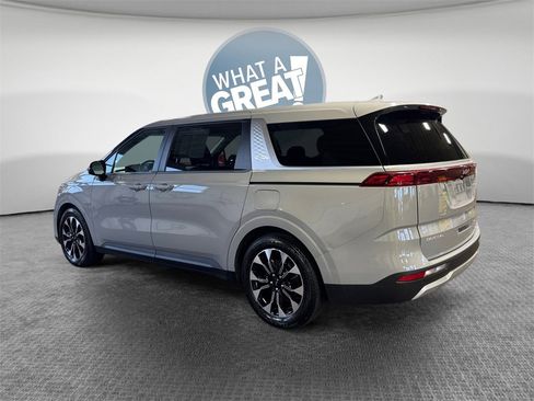 Certified 2024 Kia Carnival EX image 6