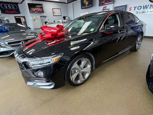 Used 2018 Honda Accord Touring image 8