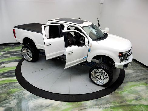 Used 2017 Ford F250 Platinum w/ Platinum Ultimate Package AWD/4WD image 38