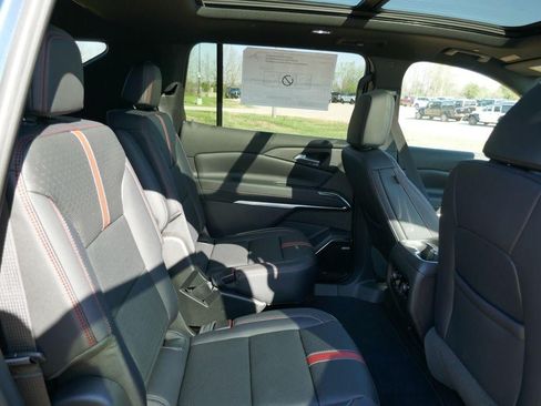 New 2026 Chevrolet Traverse RS AWD/4WD image 11