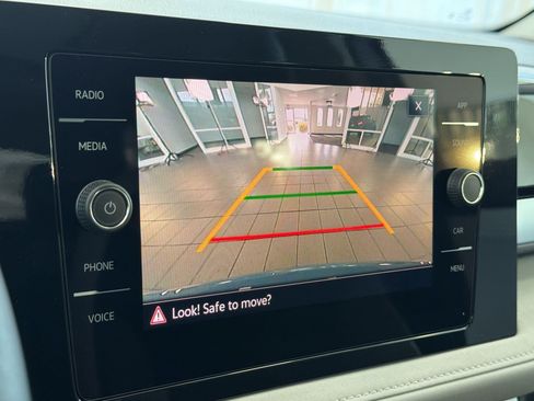 New 2026 Volkswagen Taos SE FWD image 20