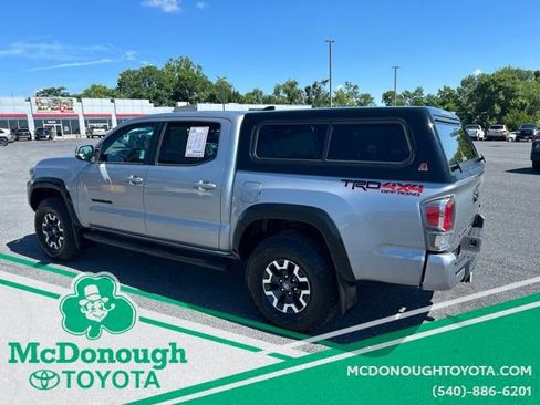 Used 2020 Toyota Tacoma TRD Off-Road w/ Technology Package AWD/4WD image 2