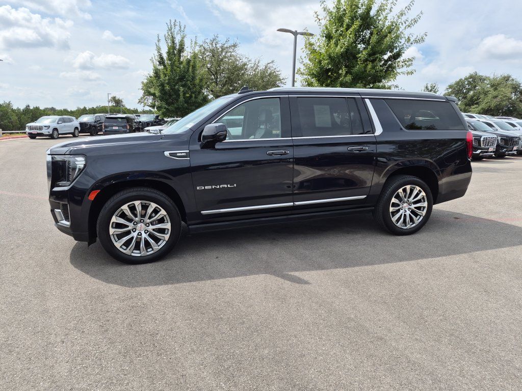Used 2023 GMC Yukon XL Denali AWD/4WD image 4