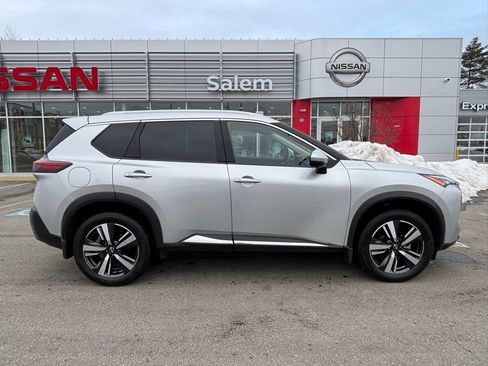 Used 2023 Nissan Rogue SL image 2
