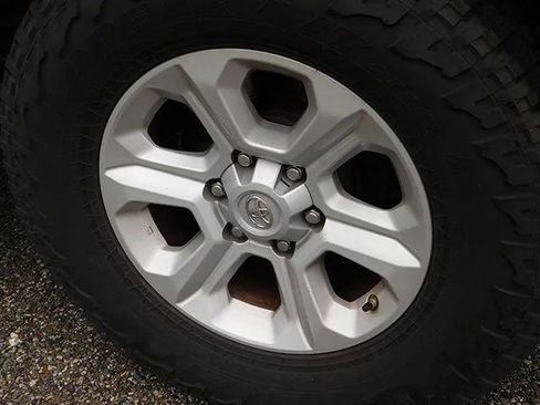 Used 2016 Toyota 4Runner SR5 image 7