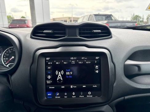 Used 2023 Jeep Renegade Latitude AWD/4WD image 12