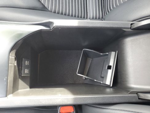 Used 2020 Toyota Camry SE image 29