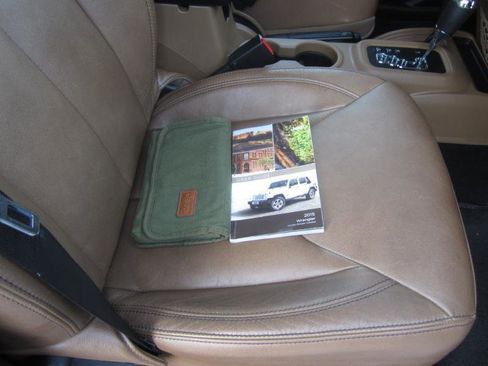 Used 2015 Jeep Wrangler Unlimited Sahara image 40