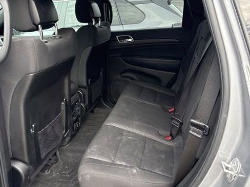 Used 2018 Jeep Grand Cherokee Laredo image 6