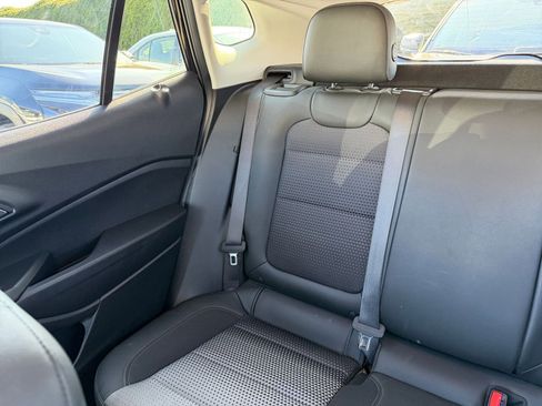 Used 2025 Chevrolet Trax LT image 37