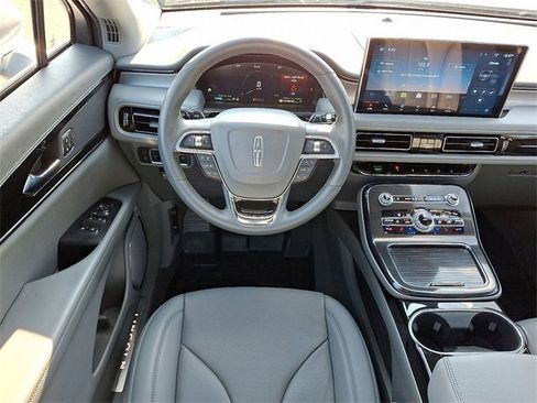 Used 2022 Lincoln Nautilus Reserve image 13