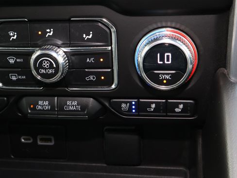 Used 2023 GMC Yukon XL SLT image 31