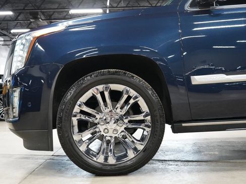 Used 2020 Cadillac Escalade Premium Luxury RWD image 38