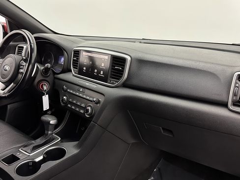 Used 2020 Kia Sportage S image 31