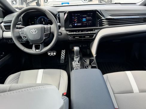 Used 2025 Toyota Camry SE AWD/4WD image 11