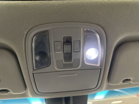 Used 2020 Kia Niro Touring image 31