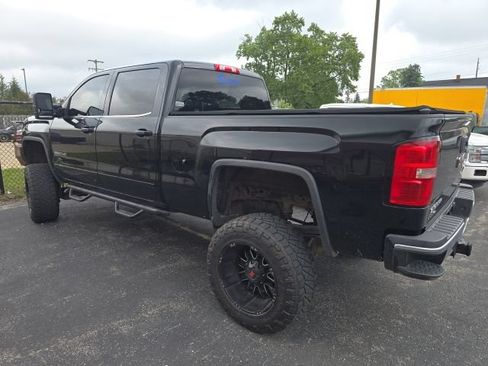 Used 2017 GMC Sierra 2500 SLE w/ Suspension Package, Off-Road AWD/4WD image 3