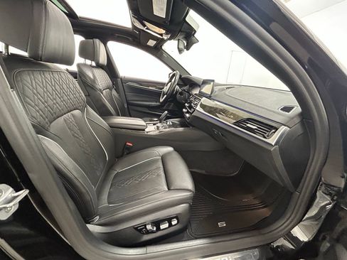 Used 2020 BMW M550i xDrive w/ Executive Package image 40