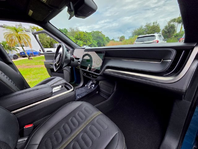 Used 2025 Rivian R1S Adventure Dual AWD/4WD image 27